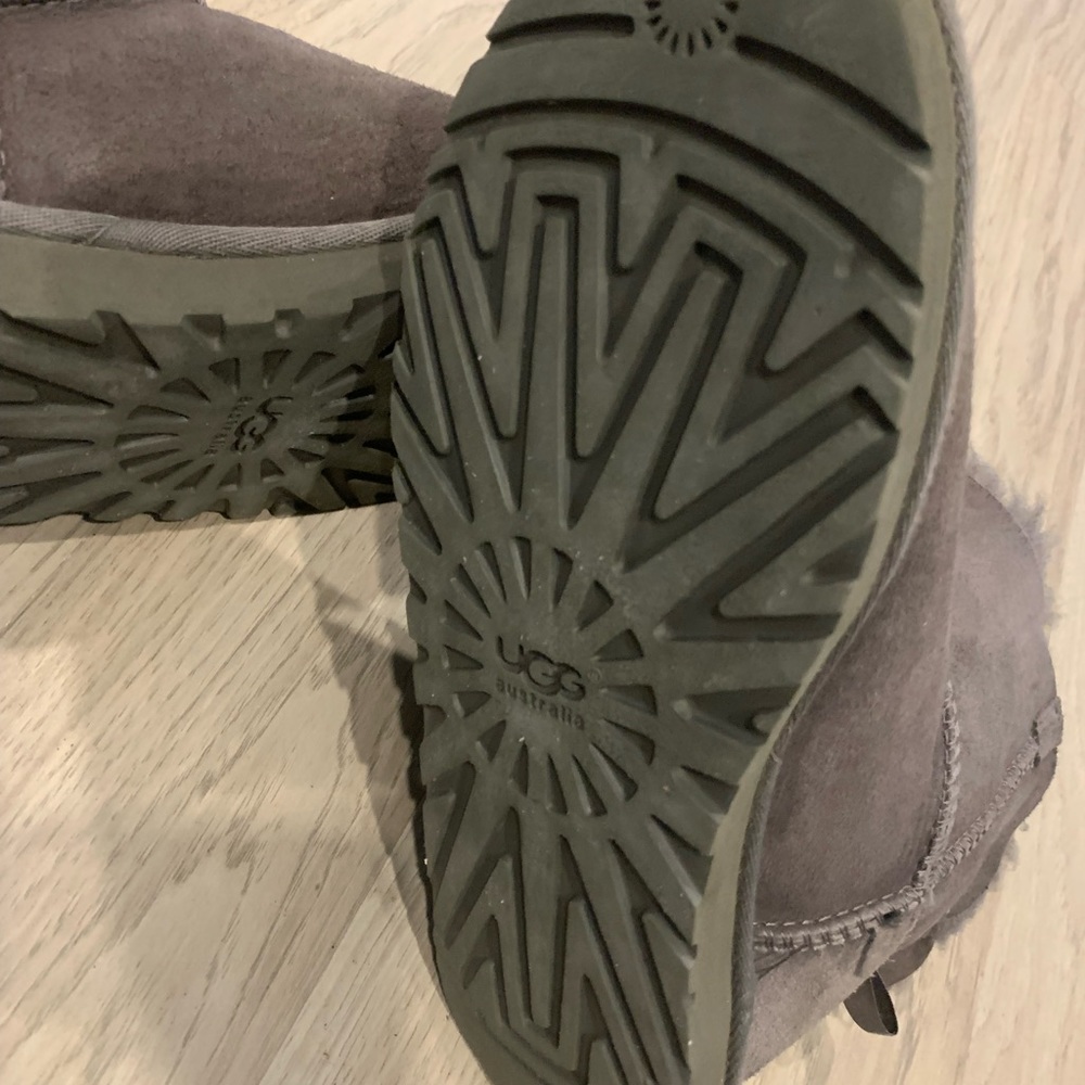 Uggs Bailey Bow 1 - Picture 5 of 7